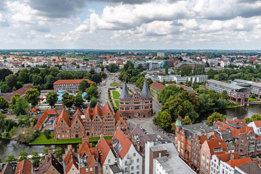 Luftaufnahme von Lübeck: Der Tagungsort der FM 2023. Foto: @jjfarquitectos