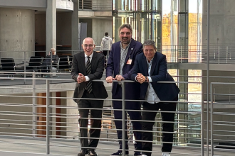 Beim öffentlichen Fachgespräch zur Forschungssicherheit im Deutschen Bundestag: Prof. Dr. Christian Hummert (Mitte), Forschungsdirektor der Cyberagentur, flankiert von Claudia Plattner (r) vom Bundesamt für Sicherheit in der Informationstechnik (BSI, Bonn), und Sinan Selen (l) vom Bundesamt für Verfassungsschutz (Köln).