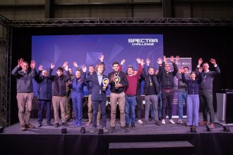 Conclusion of the SPECTRA Challenge in Erding: The winning teams of the practical and moonshot tracks and representatives of the three cooperating innovation units celebrate together on stage.